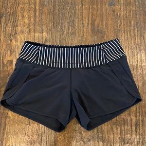Lululemon speed up shorts size 6 GREAT CONDITION!